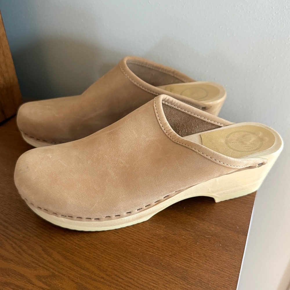 No.6 Old School Clog on Mid Heel in Bone Size 40 FITS LIKE AN WOMENS US 8